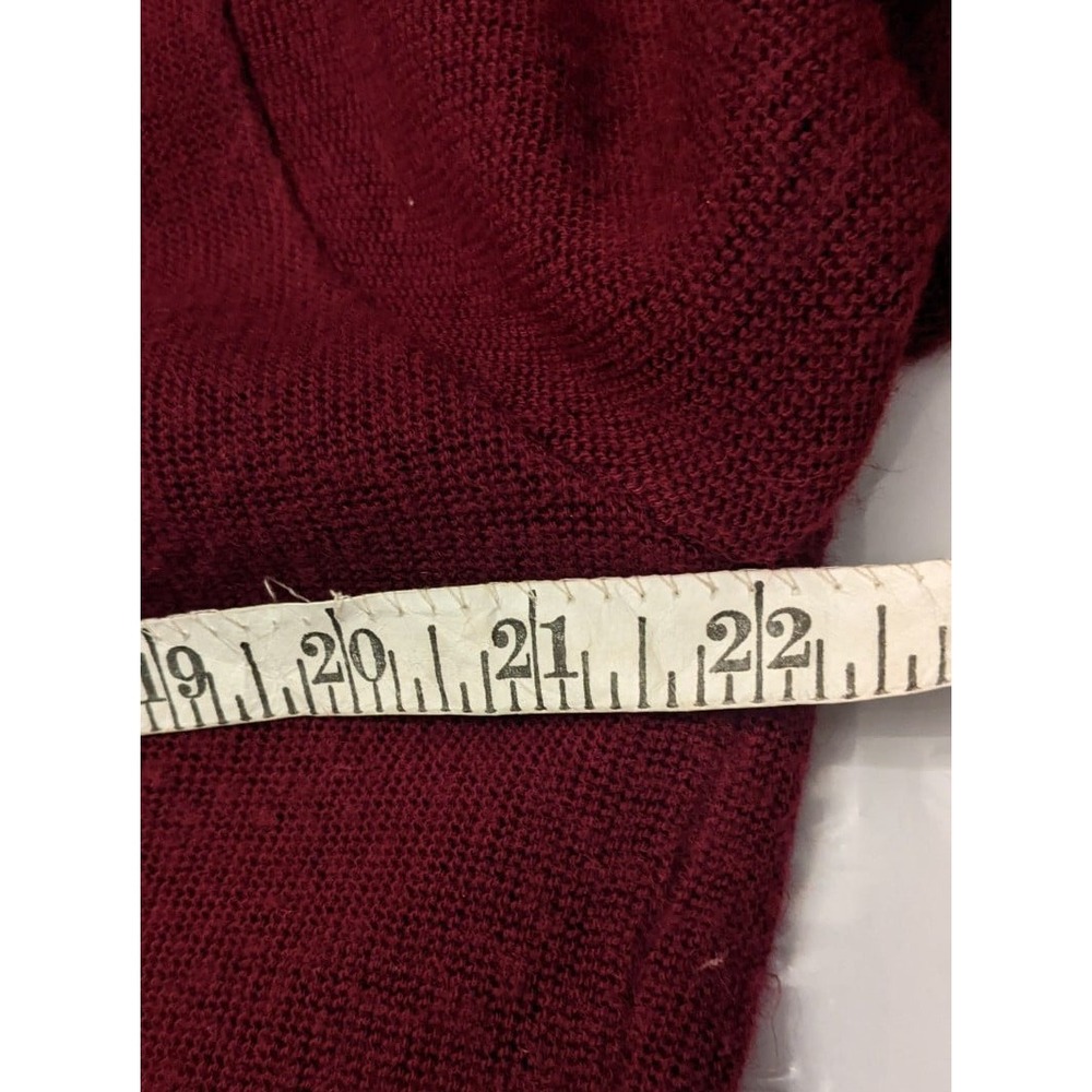 IZOD Men's V-Neck Sweater Red Medium Long Sleeve Wool Acrylic Nylon Blend - Picture 10 of 10